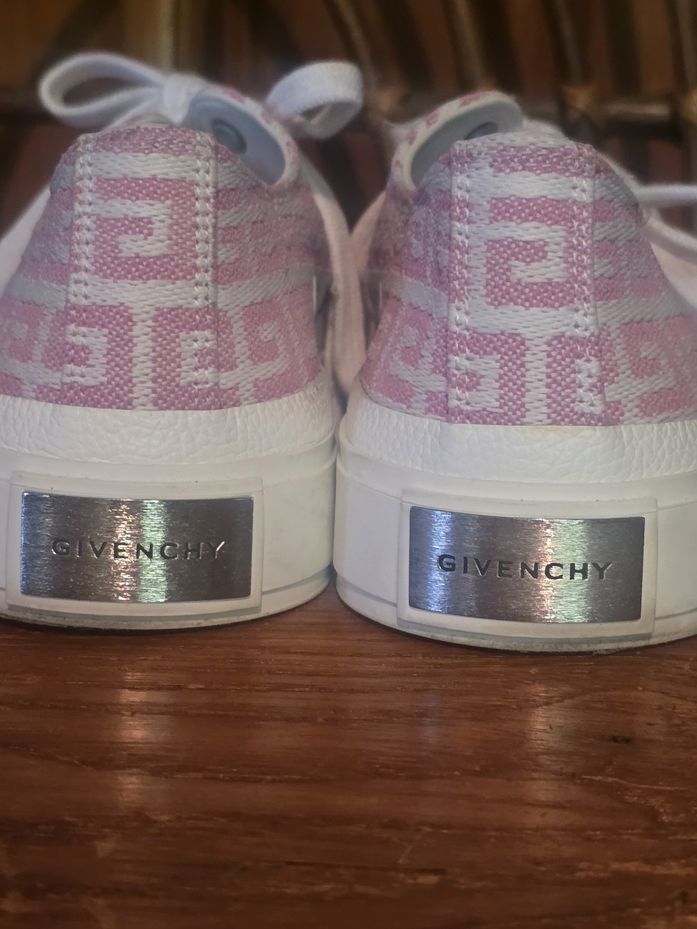 Givenchy Pink Patterned Low-Top Sneakers - Picture 2 of 16